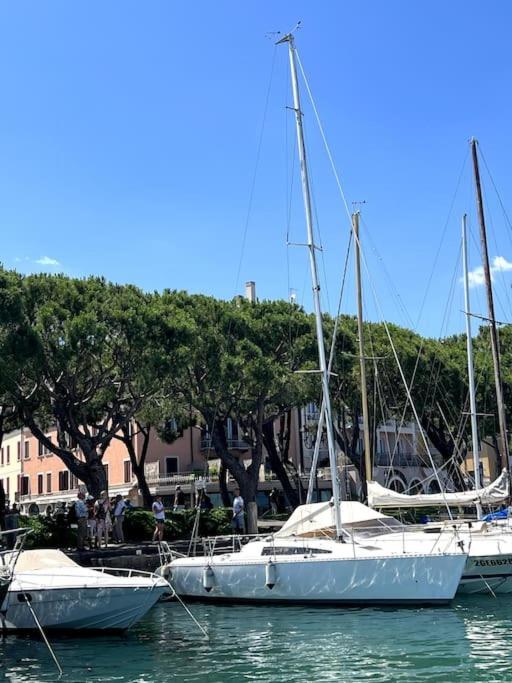 Apartmán Attico In Piazza Matteotti Desenzano del Garda Exteriér fotografie
