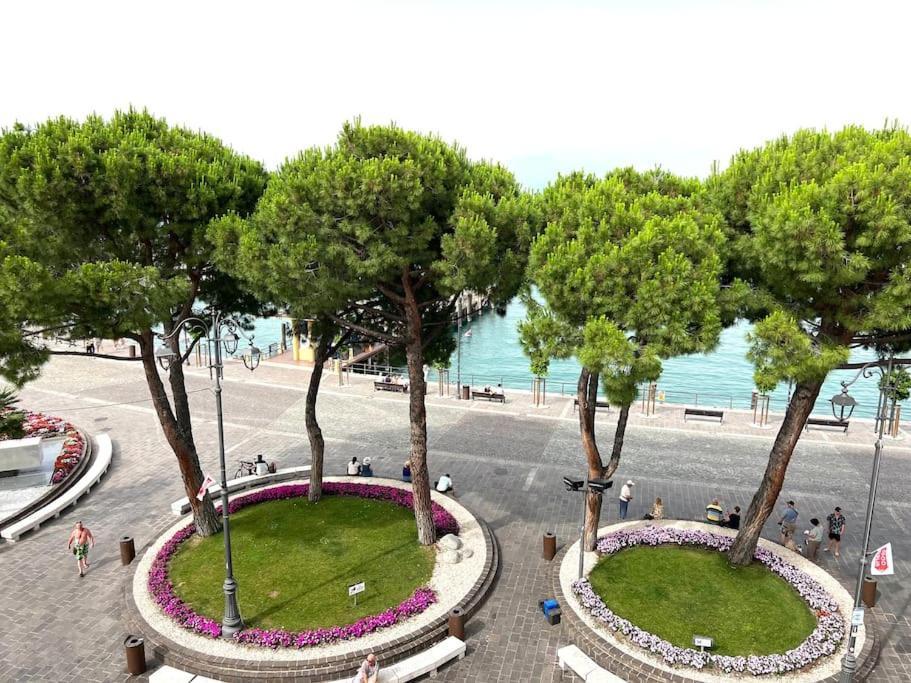Apartmán Attico In Piazza Matteotti Desenzano del Garda Exteriér fotografie